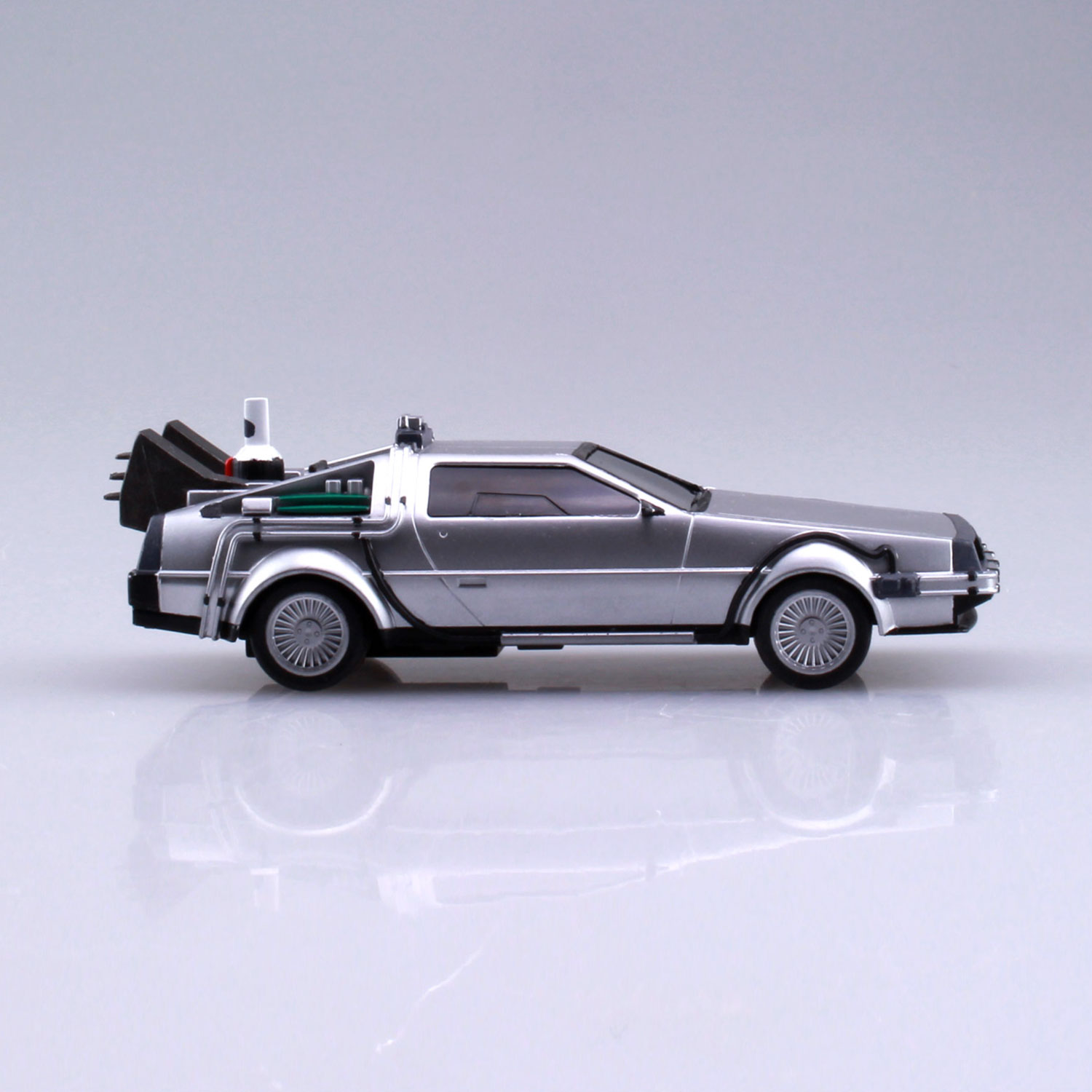 バック・トゥ・ザ・フューチャー PART2 デロリアン 1:43 モデル