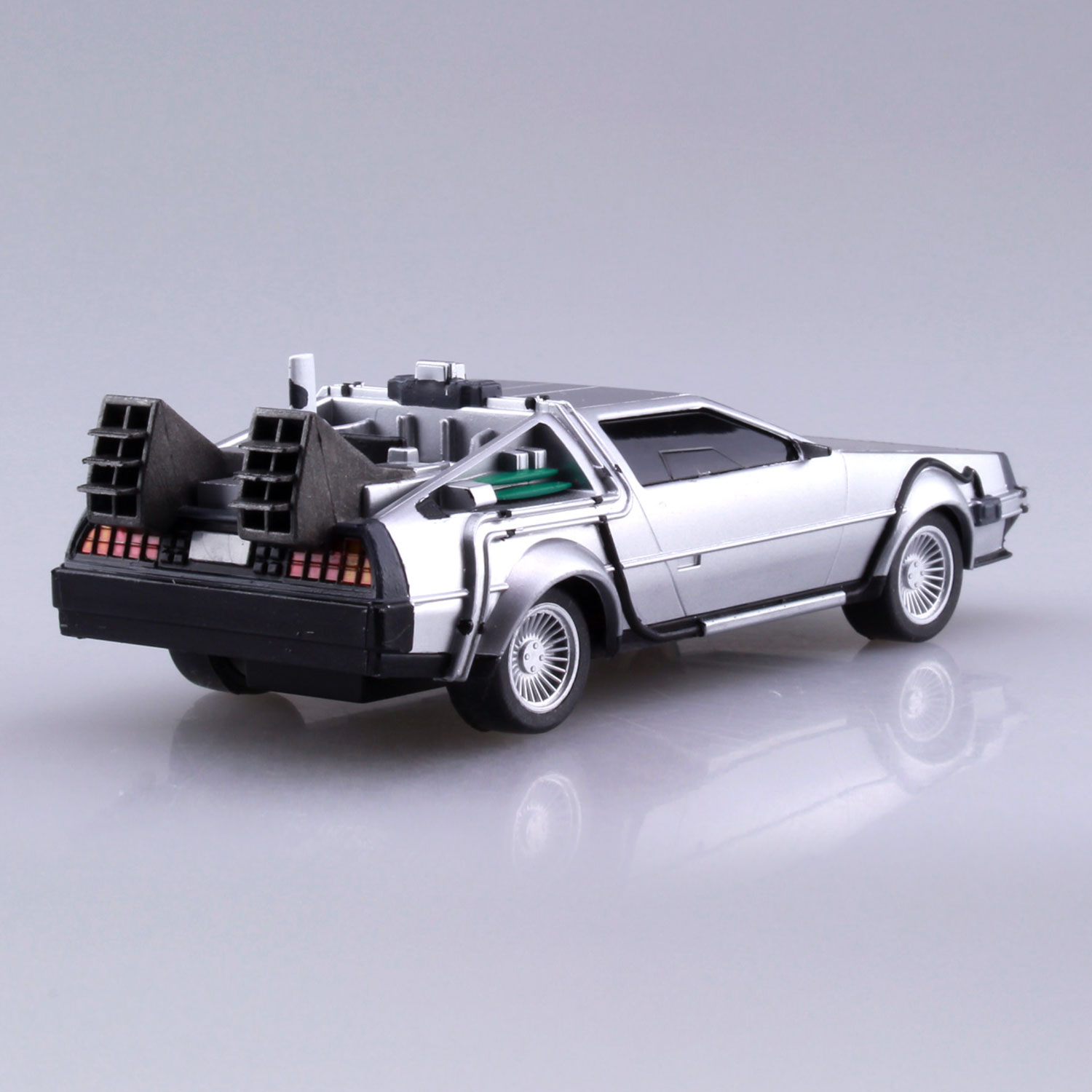 バック・トゥ・ザ・フューチャー PART2 デロリアン 1:43 モデル