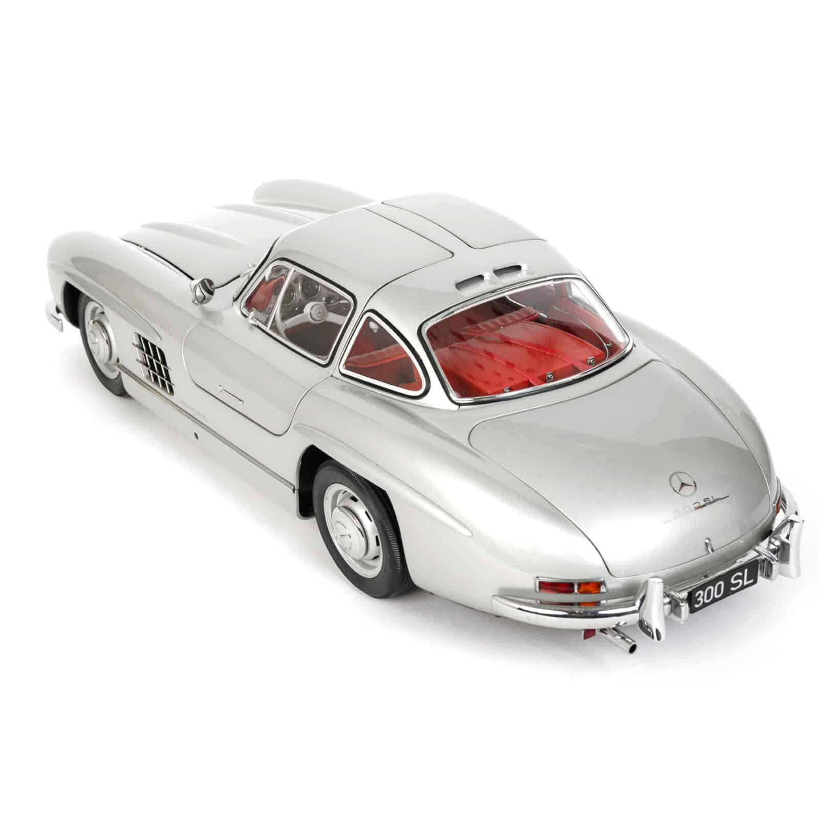 IXO Mercedes 300 SL Gullwing 1:8 Scale Model Kit | Diecast Metal